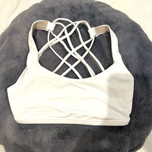 White free to be bra size 2, new with tags, never worn